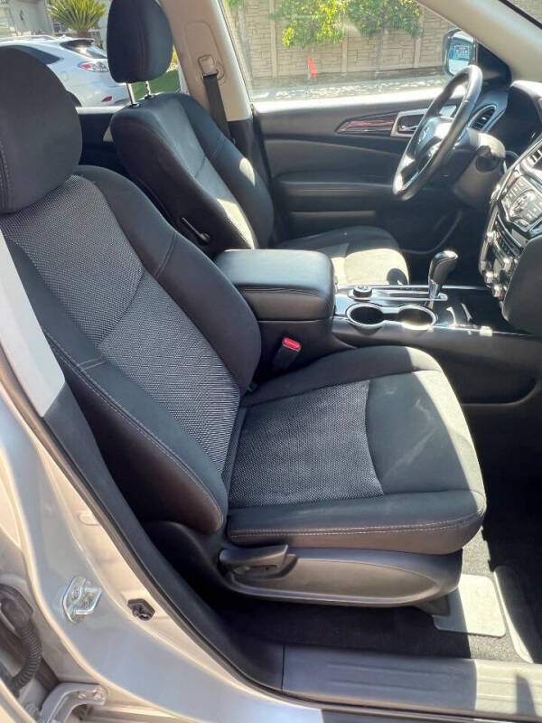 2019 Nissan Pathfinder SV