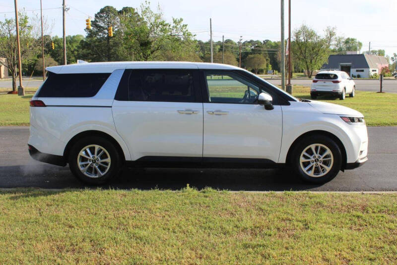 2023 Kia Carnival LX