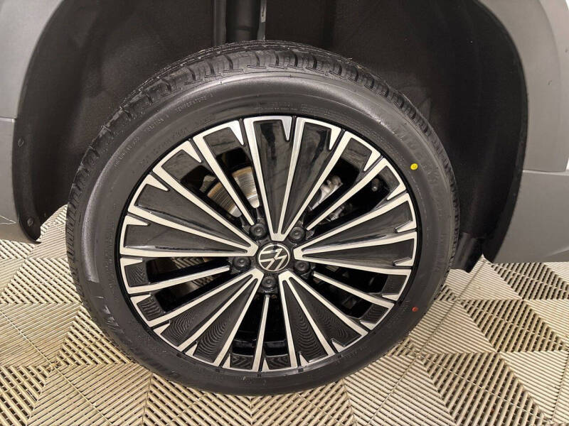 2025 Volkswagen Taos SE