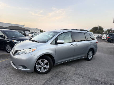 2015 Toyota Sienna LE 8-Passenger