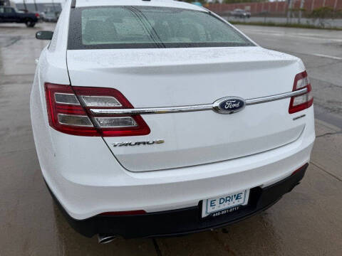 2017 Ford Taurus SE