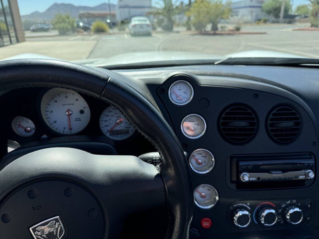2003 Dodge Viper 19