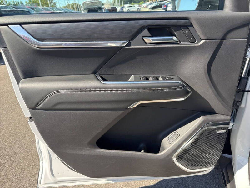 2025 GMC Acadia Elevation