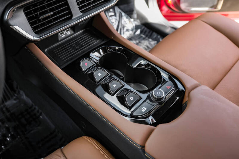 2024 VinFast VF8 Plus