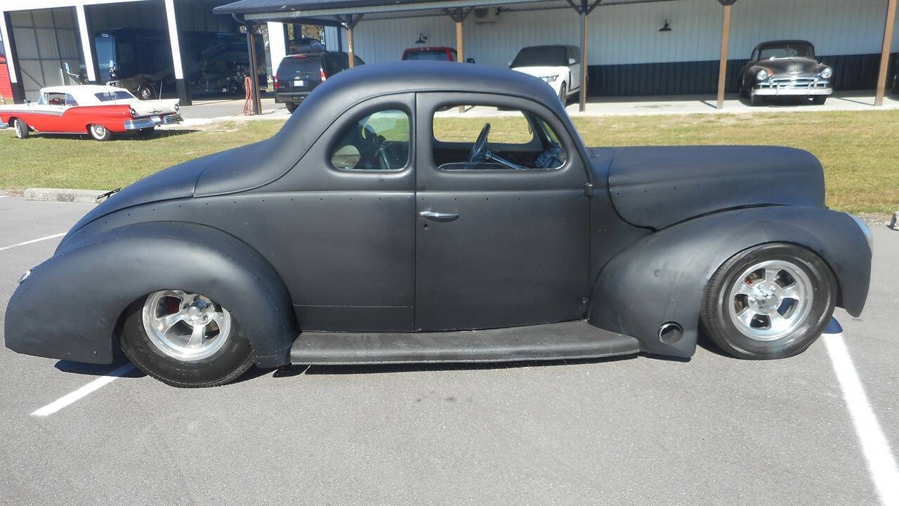 1940 Ford Coupe 2