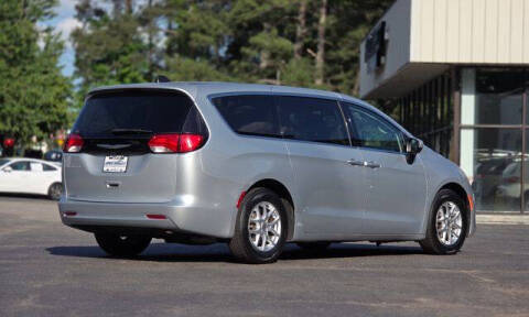 2022 Chrysler Voyager LX