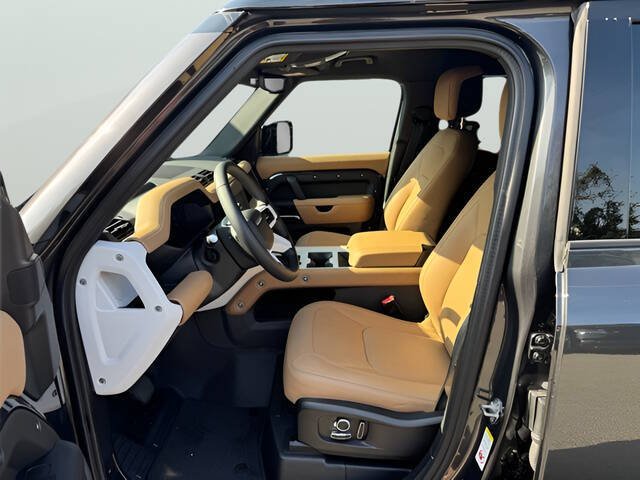 2025 Land Rover Defender 130 P400 X-Dynamic SE