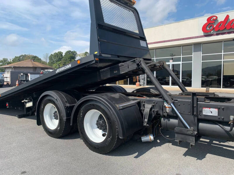 2011 Freightliner M2 112V
