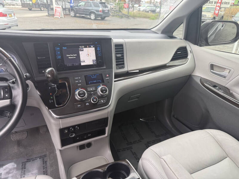 2015 Toyota Sienna XLE Premium 8-Passenger