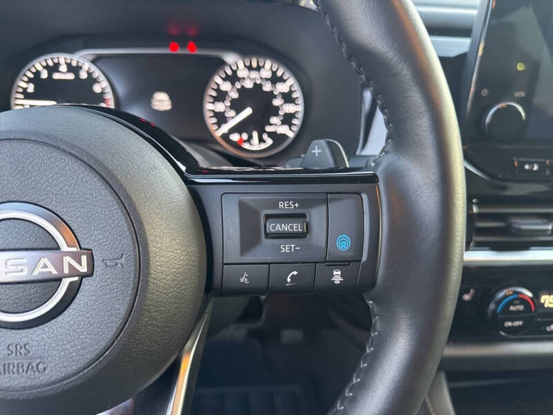 2025 Nissan Pathfinder SL