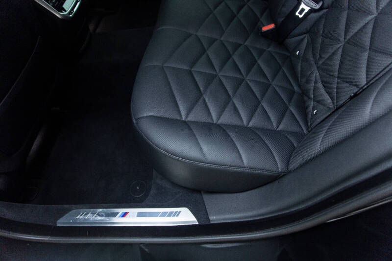 2023 BMW 7 Series 740i