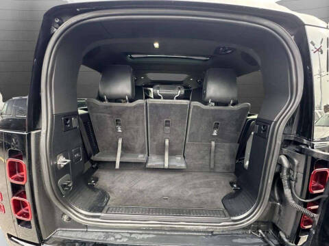 2023 Land Rover Defender 130 X-Dynamic SE