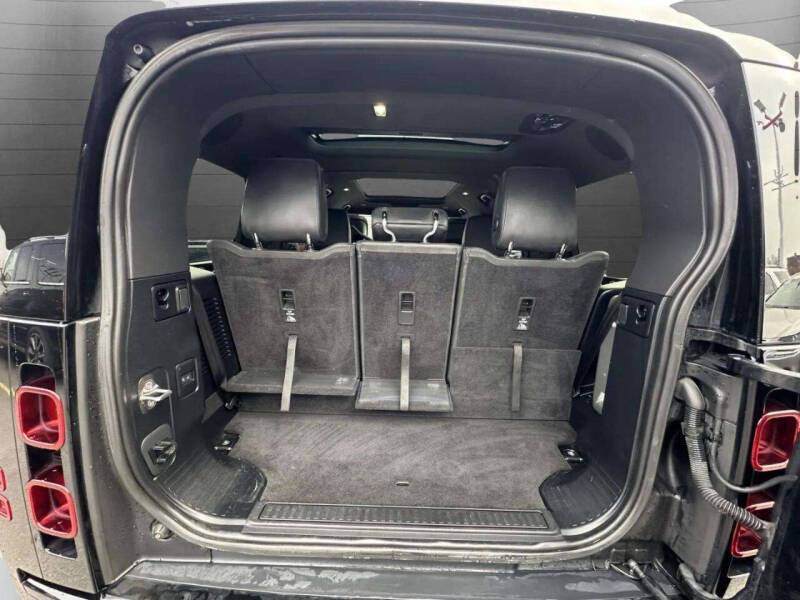 2023 Land Rover Defender 130 X-Dynamic SE