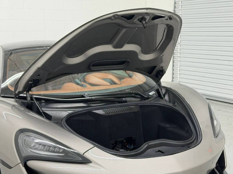 2017 McLaren 570GT