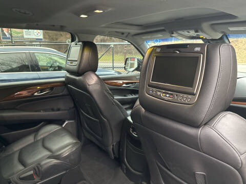 2018 Cadillac Escalade Luxury