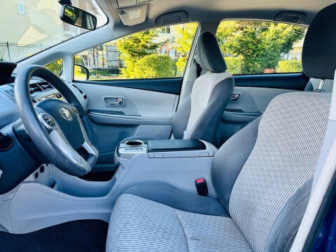 2016 Toyota Prius v Three