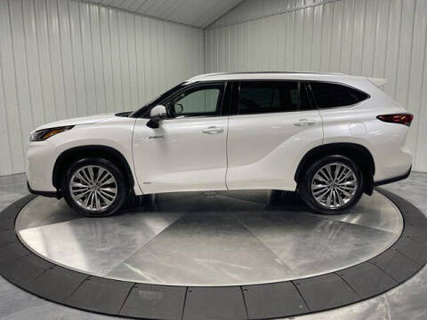 2021 Toyota Highlander Hybrid for sale at HILAND TOYOTA in Moline IL