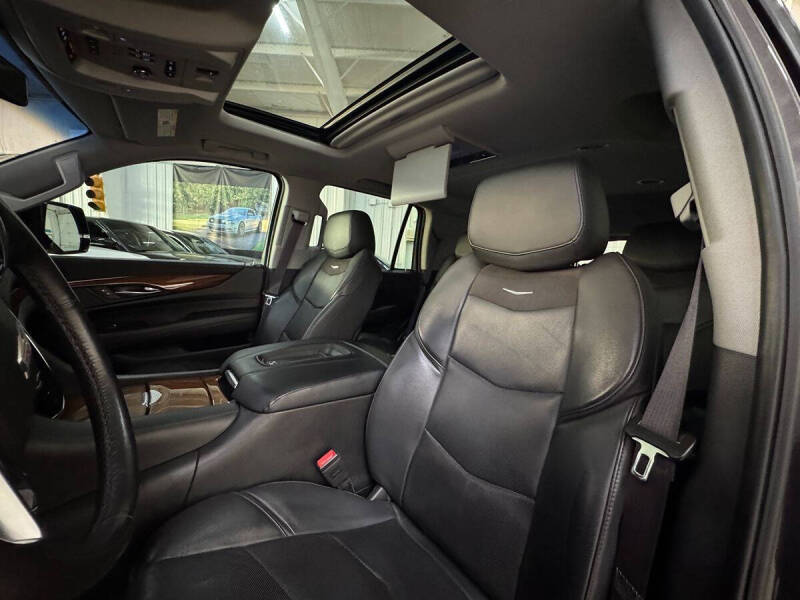 2017 Cadillac Escalade Luxury