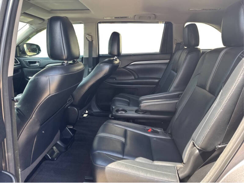 2017 Toyota Highlander SE