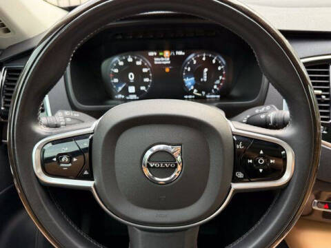 2016 Volvo XC90 T6 Momentum