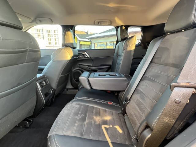 2023 Mitsubishi Outlander SE