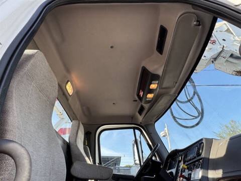 2017 Freightliner M2 106