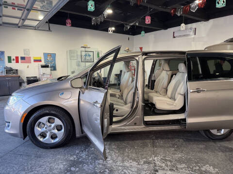 2018 Chrysler Pacifica Hybrid Touring Plus