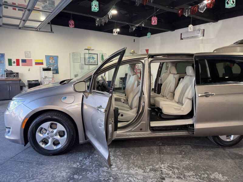 2018 Chrysler Pacifica Hybrid Touring Plus