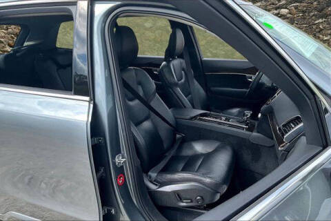 2017 Volvo XC90 T6 Momentum