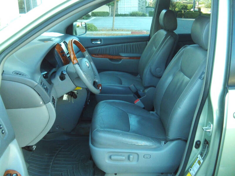 2004 Toyota Sienna XLE 7 Passenger