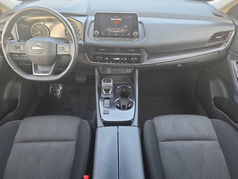 2025 Nissan Rogue SV