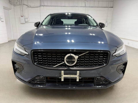 2024 Volvo S60 B5 Plus Dark Theme