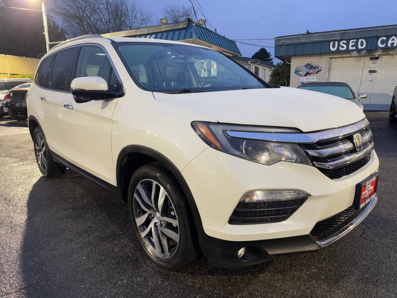 Used 2018 Honda Pilot Touring with VIN 5FNYF5H95JB008759 for sale in Everett, WA