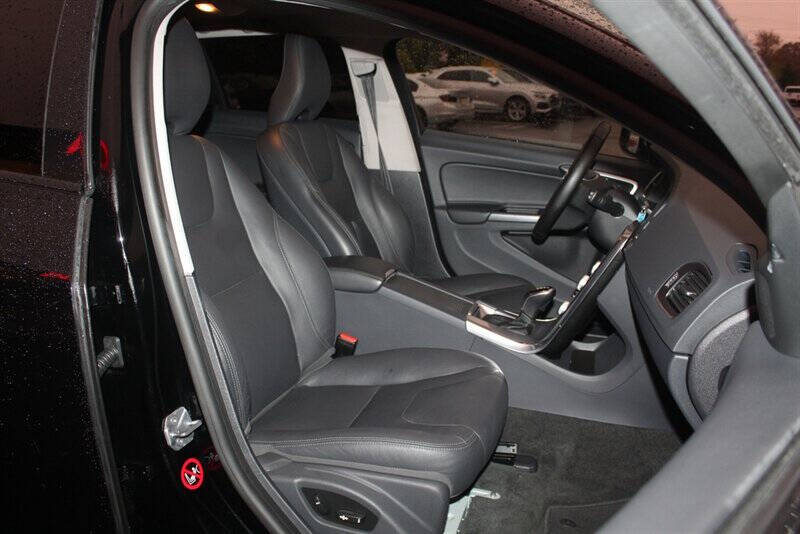 2018 Volvo V60 Cross Country T5 Premier