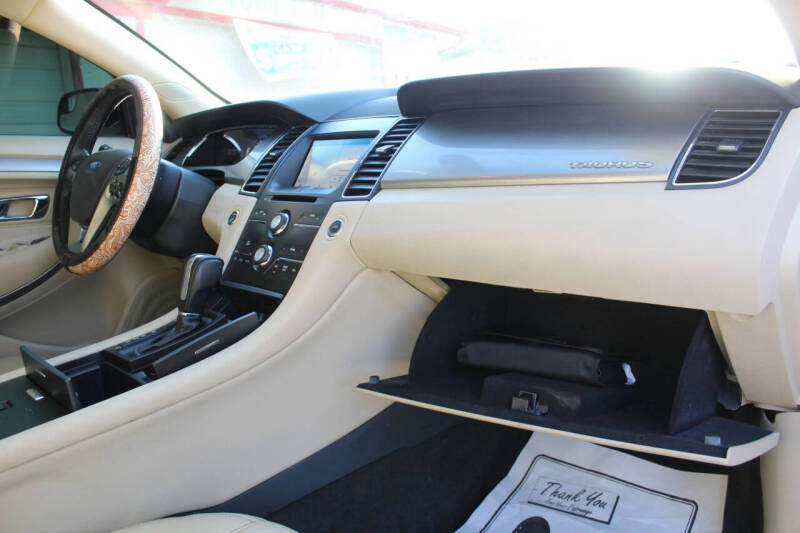 2017 Ford Taurus SEL