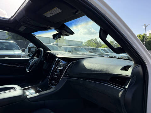 2017 Cadillac Escalade Platinum