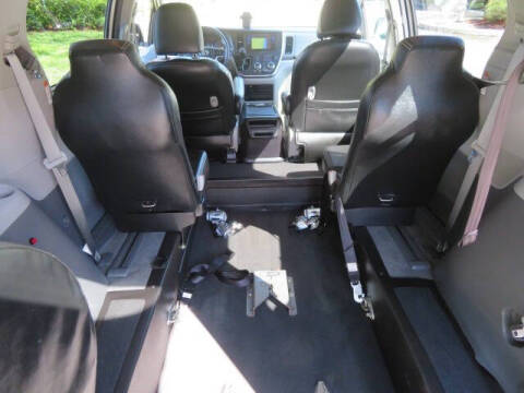 2016 Toyota Sienna LE Mobility 7-Passenger
