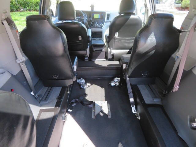 2016 Toyota Sienna LE Mobility 7-Passenger