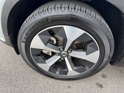 2024 Volvo XC40 B5 Plus Bright Theme