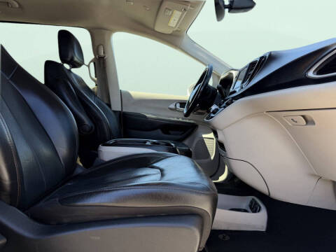 2020 Chrysler Pacifica Touring L