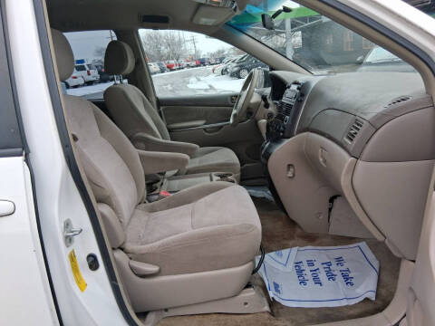 2008 Toyota Sienna LE 8-Passenger