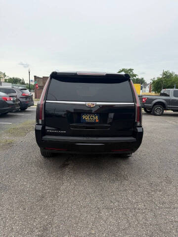 2016 Cadillac Escalade Luxury Collection