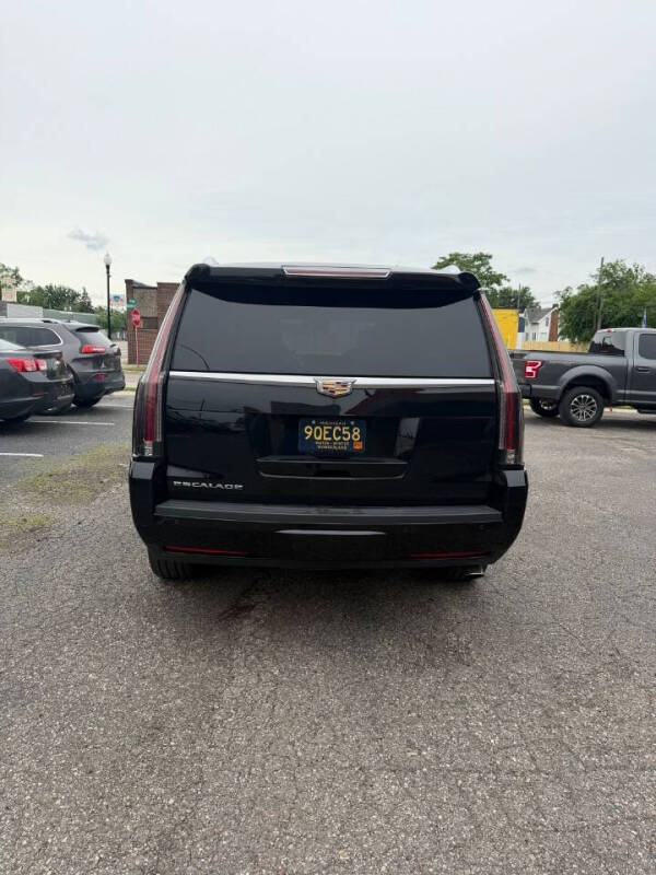 2016 Cadillac Escalade Luxury Collection