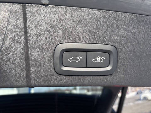 2025 Volvo XC40 B5 Plus Bright Theme