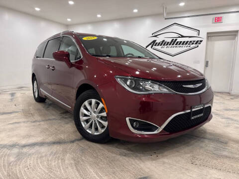 2019 Chrysler Pacifica for sale at Auto House of Bloomington in Bloomington IL