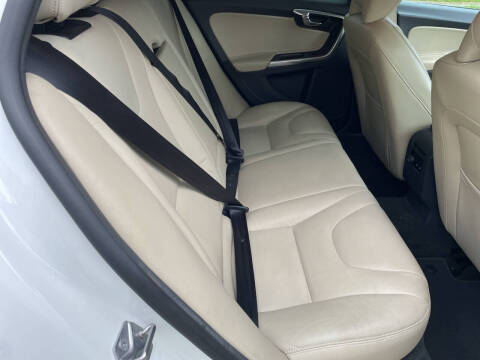 2017 Volvo V60 Cross Country T5 Premier