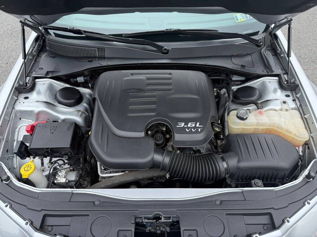 2019 Chrysler 300 17