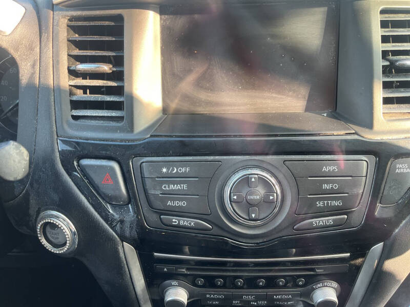 2017 Nissan Pathfinder SV