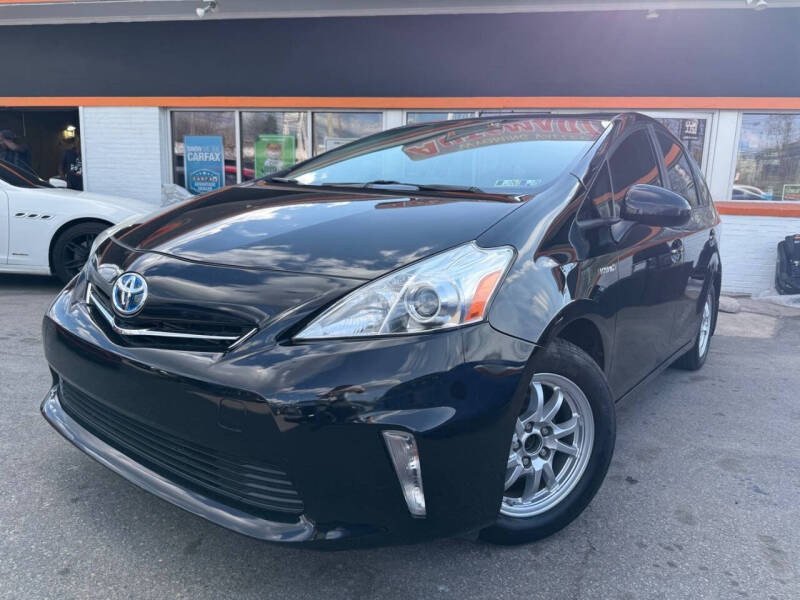 2012 Toyota Prius v Five