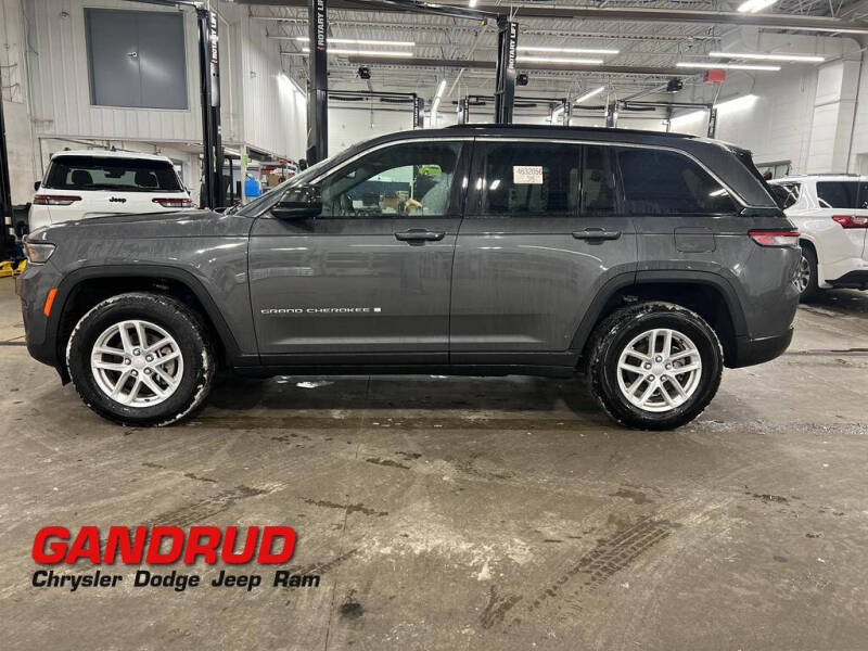 2024 Jeep Grand Cherokee Laredo's photo